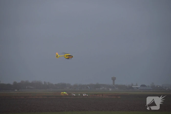 Ambulancehelikopter Medic01 landt in weiland