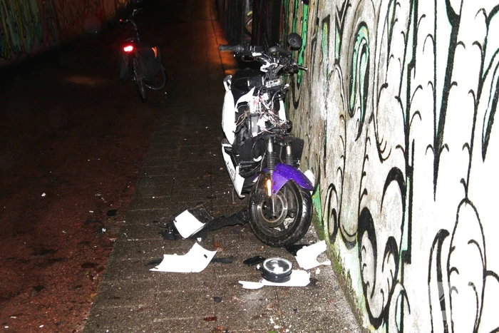 Deelscooter vernield door vuurwerk