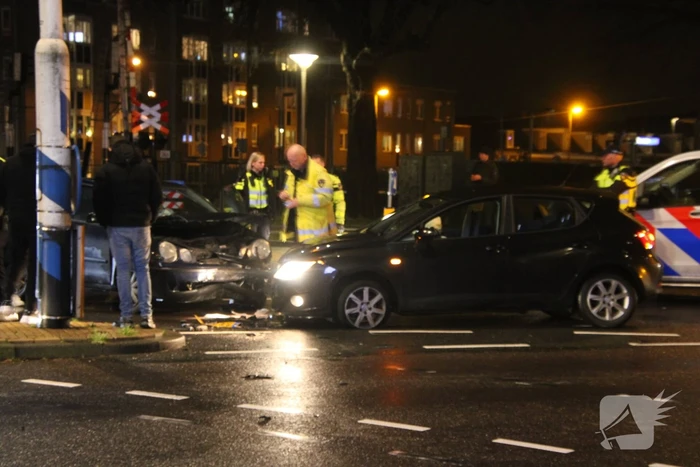 Schade na botsing tussen twee voertuigen