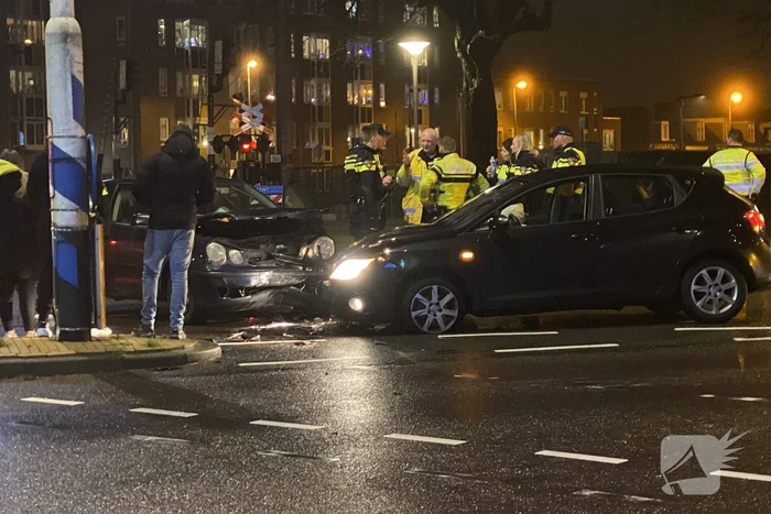 Schade na botsing tussen twee voertuigen