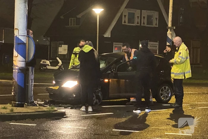 Schade na botsing tussen twee voertuigen