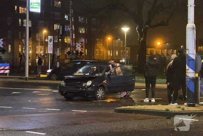 Schade na botsing tussen twee voertuigen