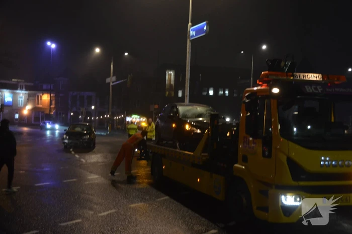 Schade na botsing tussen twee voertuigen