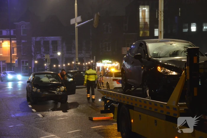 Schade na botsing tussen twee voertuigen