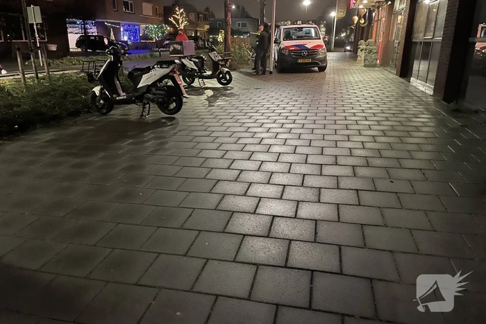 Schade na ongeval tussen auto en scooter