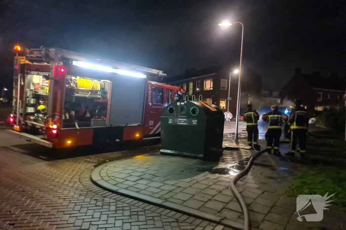 Papiercontainer vliegt in brand