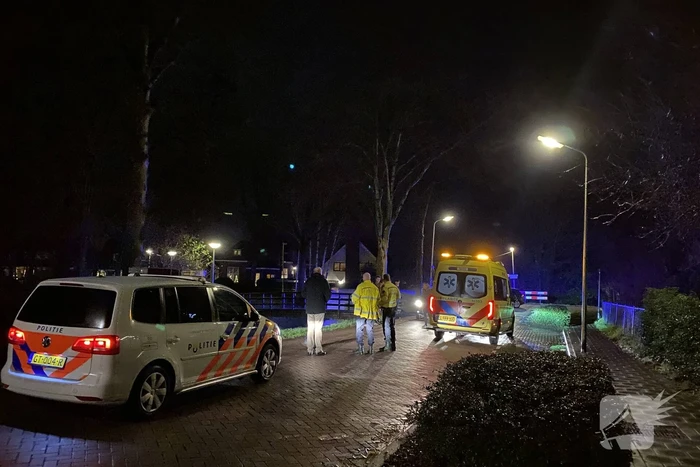 Brommerrijder botst frontaal op auto