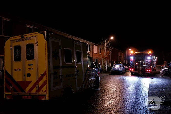 Brandweer blust brand in keuken