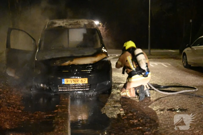Bestelauto verwoest door brand