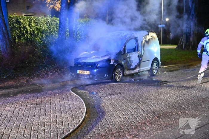 Bestelauto verwoest door brand