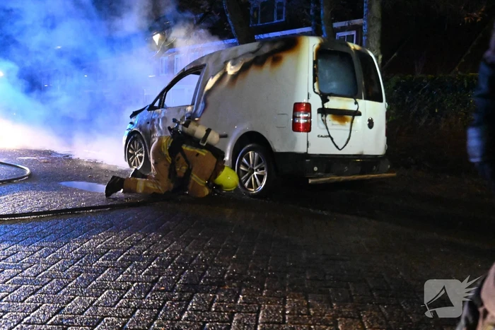 Bestelauto verwoest door brand