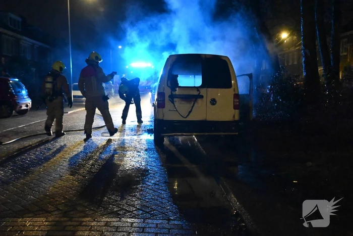 Bestelauto verwoest door brand