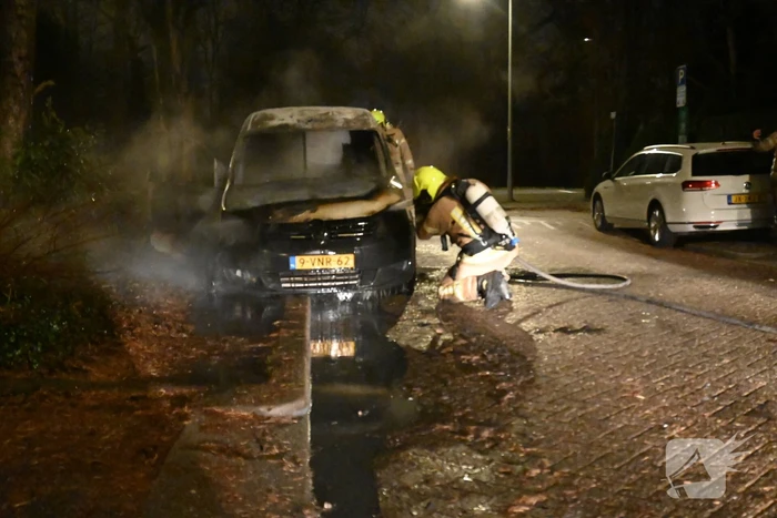 Bestelauto verwoest door brand