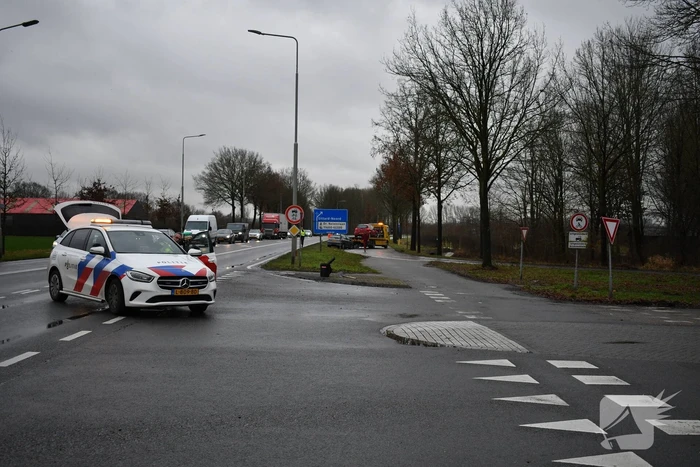 Schade bij aanrijding tussen twee auto's