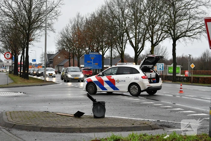 Schade bij aanrijding tussen twee auto's