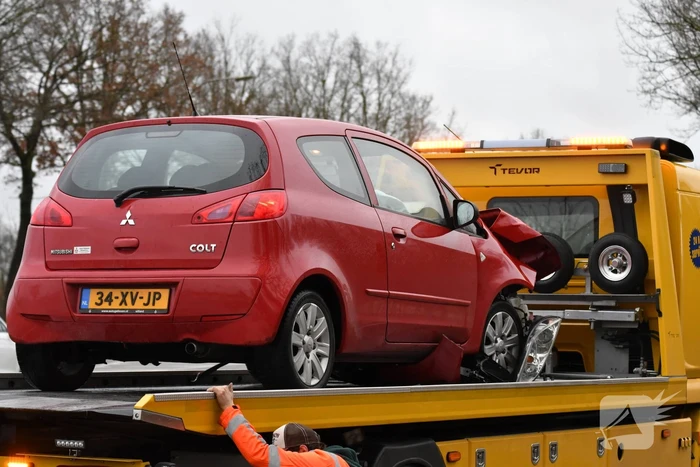 Schade bij aanrijding tussen twee auto's