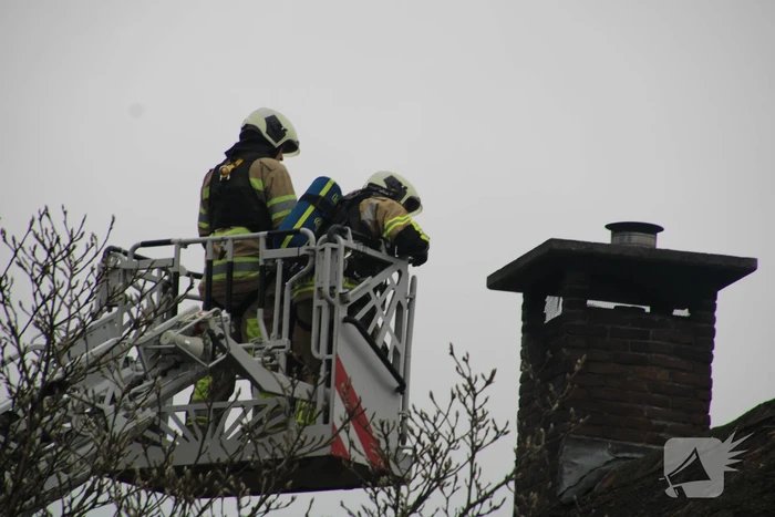 Brand in zorgboerderij met rieten dak