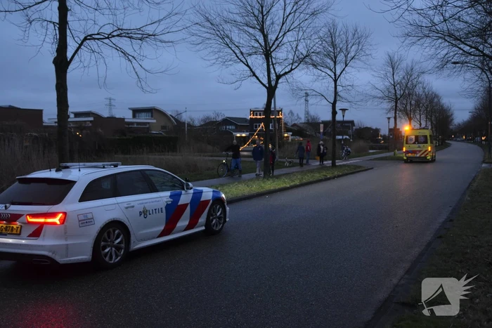 Fietser gewond naar ziekenhuis na aanrijding