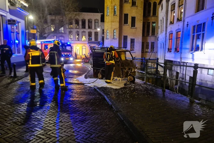 Piaggio brommobiel uitgebrand