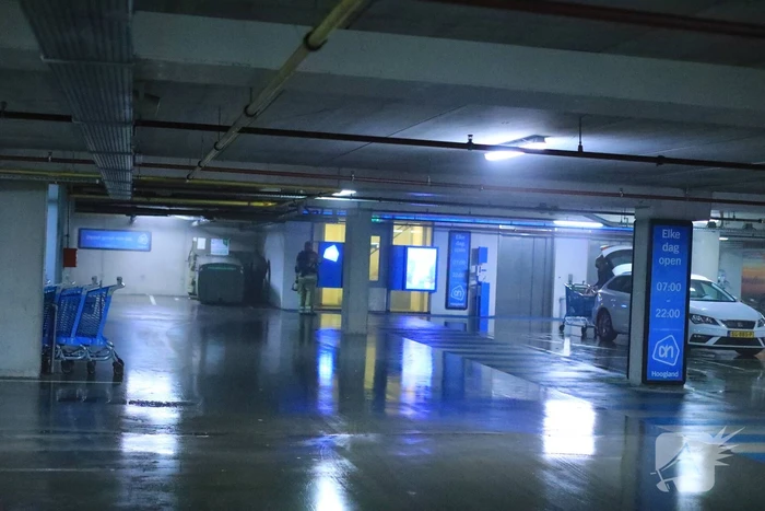 Parkeergarage Albert Heijn ontruimd door brand in afvalpers