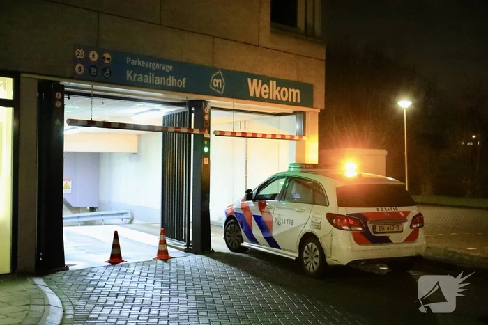 Parkeergarage Albert Heijn ontruimd door brand in afvalpers