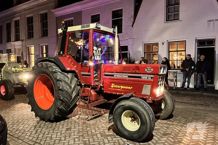 Lichtjesroute met 50 tractoren door Schouwen-Duiveland