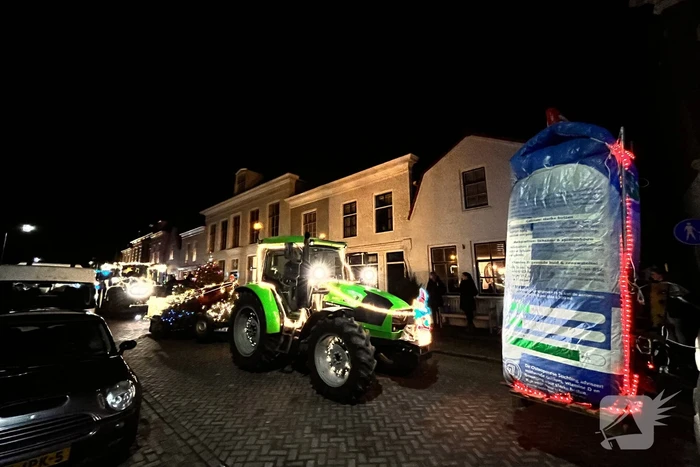 Lichtjesroute met 50 tractoren door Schouwen-Duiveland