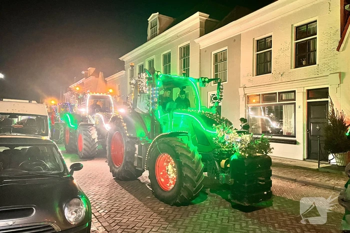 Lichtjesroute met 50 tractoren door Schouwen-Duiveland