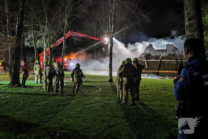 Uitslaande brand in leegstaande woning