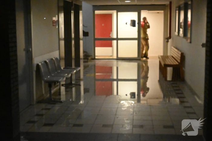 20 woningen zonder water na gesprongen leiding