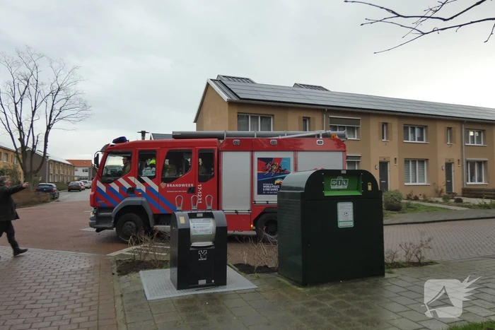 Brandweer blust brand in container