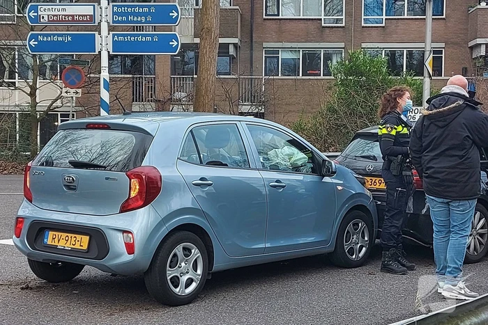 Kop-staartbotsing tussen auto en lesauto