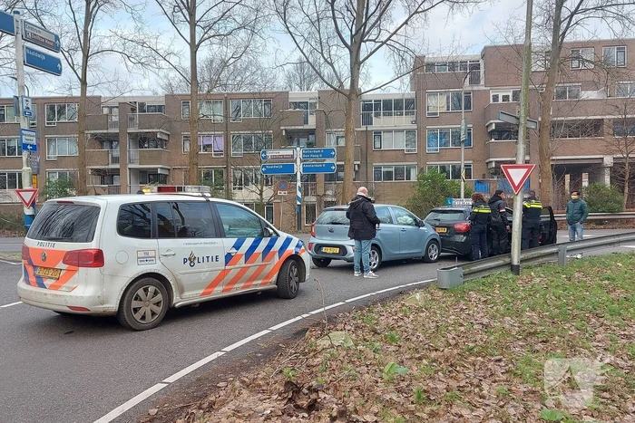 Kop-staartbotsing tussen auto en lesauto