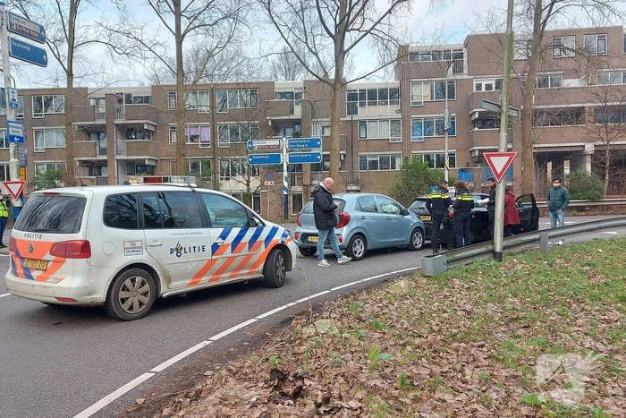 Kop-staartbotsing tussen auto en lesauto