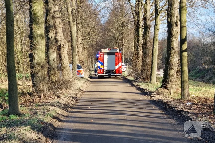 Overleden persoon aangetroffen in weiland