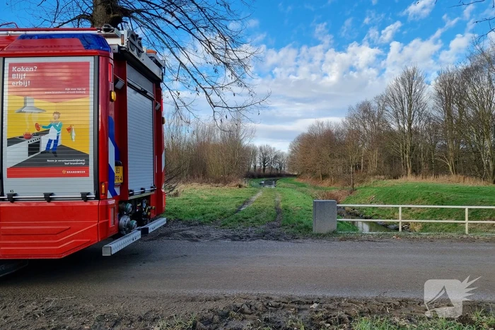 Overleden persoon aangetroffen in weiland