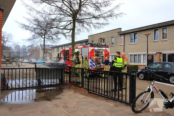 Brandweer breekt container open en blust brand