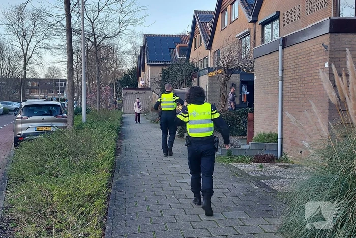 Brandweer verricht metingen in woning