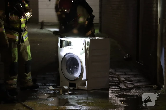 Korte felle wasmachinebrand in bovenwoning