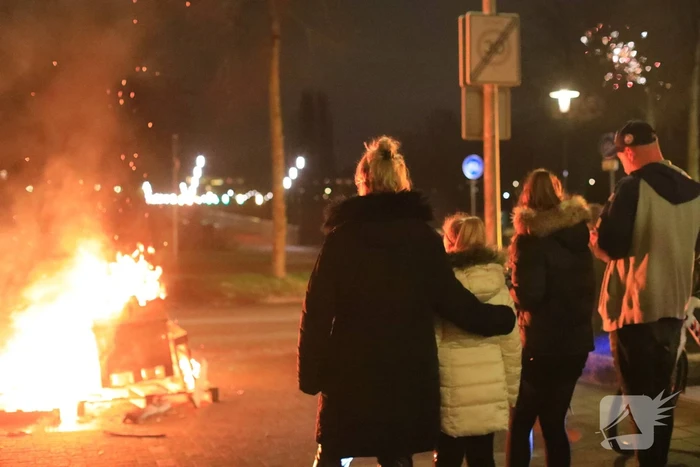 Meerdere pallets in brand gestoken