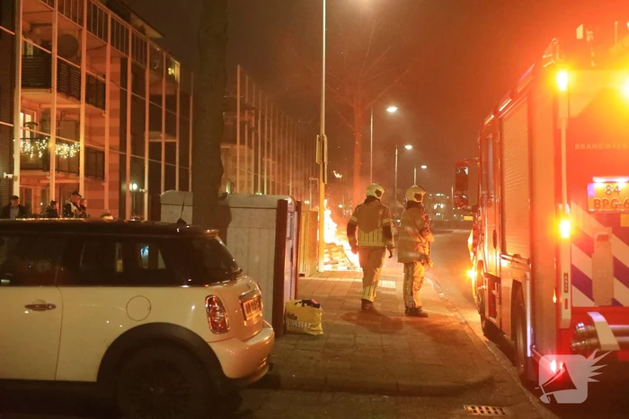 Meerdere pallets in brand gestoken