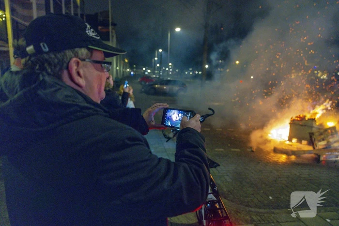 Meerdere pallets in brand gestoken
