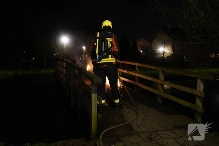 Brandstichting op houten brug