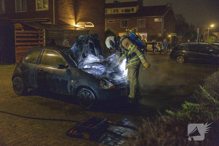 Auto in vlammen op