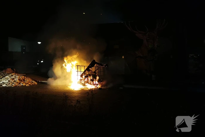 Buitenbrand tegen transformatorhuisje