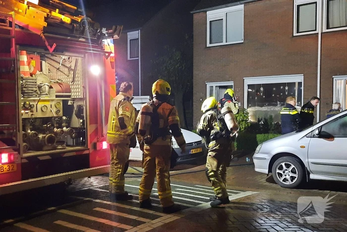 Uitslaande woningbrand blijkt schutting in brand