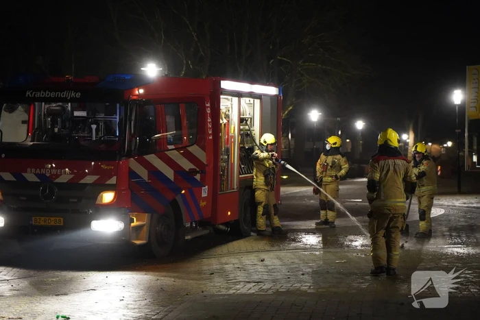 Spuitbus met WD40 in brand gestoken