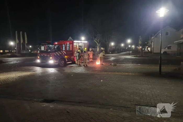 Spuitbus met WD40 in brand gestoken