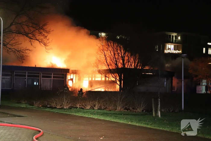 Uitslaande brand in buurthuis
