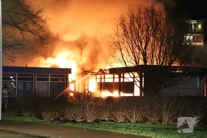 Uitslaande brand in buurthuis